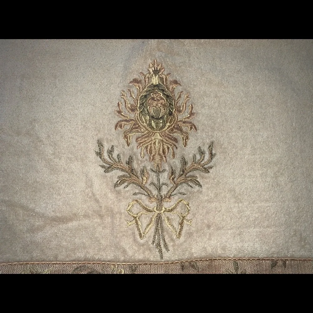 Decorated wide bath towel